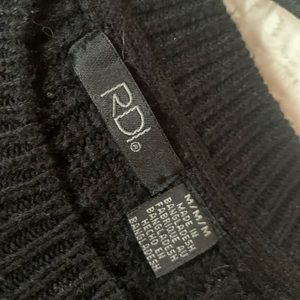 Cold shoulder knit top